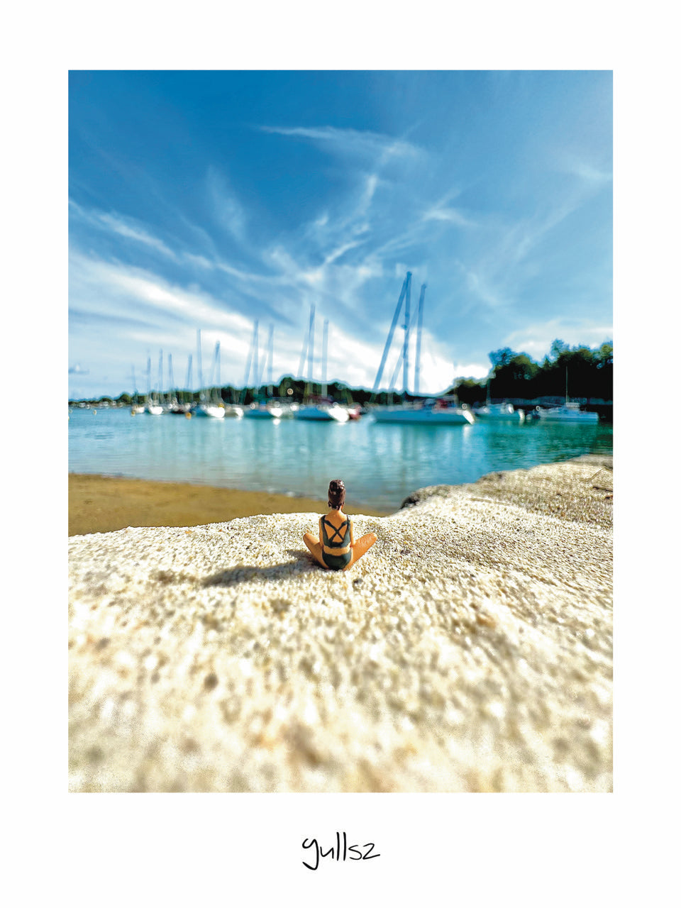 Photographie minimaliste d'un ancrage zen sur la presqu'île de Conleau à Vannes.